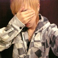 Ե������������ͷ��һ��һ�ң��������ұߵ�Ů����