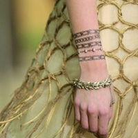 ����ͷ�� �����A�����Գ������