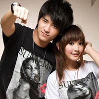 �ഺ�л𻨵�QQ����ͷ��һ��һŮ��Ϊ�Ⱥ����������