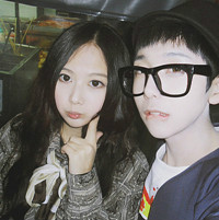 ����˫��ͷ�� ���ڳ��ű��ѵ����