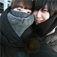 ����˫��ͷ�� ���ڳ��ű��ѵ����