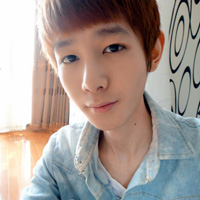 �ߵ��ڿ��QQͷ��΢Ц�￴�������ĵĺ�ǿ