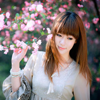 ������������Ů������ͷ��,����������΢Ц��������Ķ�