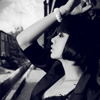 Ů��Ψ����̬�˸�ͷ��,������ֻ���Լ��侲�����Ż�ƽ��