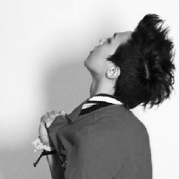 �������˸������ڰ�ͷ��,Ī�����˸�ӿ����ͷ��Ĳ�֪����