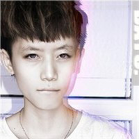 �ڰ׸��������˸�ͷ��,��������������޾������κ���ʹ