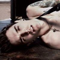 �������˸������Ƿ�ͷ��,ͷ���е��Һ����е㳤