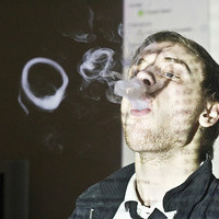 �������˸������Ƿ�ͷ��,ͷ���е��Һ����е㳤