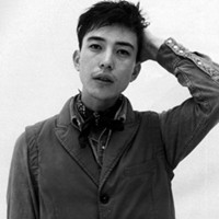 �������˸������Ƿ�ͷ��,ͷ���е��Һ����е㳤