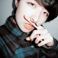 ��������������ͷ��,�����°�ɫ��ͷ����ק