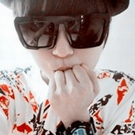 ��������������ͷ��,�����°�ɫ��ͷ����ק