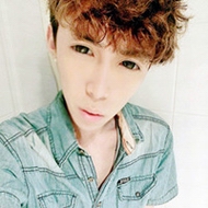 ��������������ͷ��,�����°�ɫ��ͷ����ק