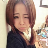 Ұ��90��СŮ������ͷ�񣬴�С��ñ��ͷ����ק