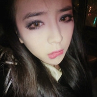 Ұ��90��СŮ������ͷ�񣬴�С��ñ��ͷ����ק