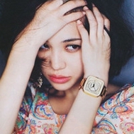 Ұ��90��СŮ������ͷ�񣬴�С��ñ��ͷ����ק