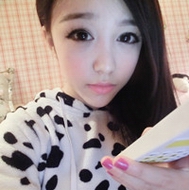 Ұ��90��СŮ������ͷ�񣬴�С��ñ��ͷ����ק