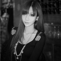 �ڰ�Ů������ͷ��,��Ȼֻ�л�ɫ���������˸�