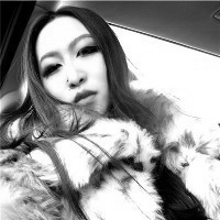 �ڰ�Ů������ͷ��,��Ȼֻ�л�ɫ���������˸�