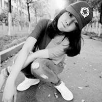 �ڰ�Ů������ͷ��,��Ȼֻ�л�ɫ���������˸�