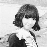 �ڰ�Ů������ͷ��,��Ȼֻ�л�ɫ���������˸�