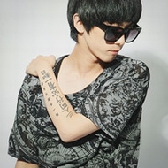 ���˵�˧��90��С����qqͷ��̫�ܼ��İ���˵������