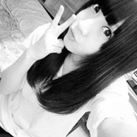 �������˸�Ů��ͷ��,�ڰ׵���ɫ��˵����һ��