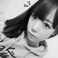 �������˸�Ů��ͷ��,�ڰ׵���ɫ��˵����һ��