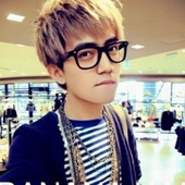 ���԰���ɫ����ͷ��,����۾�����ô����������