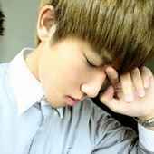 ���԰���ɫ����ͷ��,����۾�����ô����������