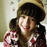 �����������Ů��ͷ���ҵ�ǰ���Ǹ�С����