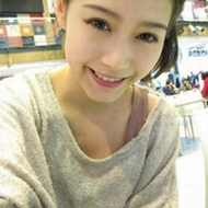 �����������Ů��ͷ���ҵ�ǰ���Ǹ�С����