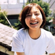 �����������Ů��ͷ���ҵ�ǰ���Ǹ�С����