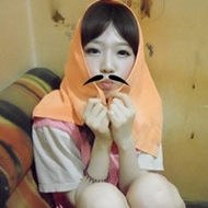 �����������Ů��ͷ���ҵ�ǰ���Ǹ�С����