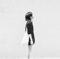 ���ڻӻ�һ���ڰ׵��ഺ