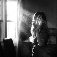 ���ڻӻ�һ���ڰ׵��ഺ