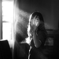 ���ڻӻ�һ���ڰ׵��ഺ