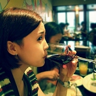 Ψ������qqŮ���⾳ͷ����ɫҶƬ�µ��ڼ�Ů��