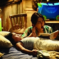 Ψ������qqŮ���⾳ͷ����ɫҶƬ�µ��ڼ�Ů��