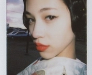 Ψ������qqŮ���⾳ͷ����ɫҶƬ�µ��ڼ�Ů��