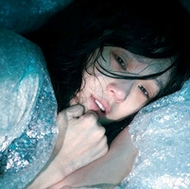 Ψ������qqŮ���⾳ͷ����ɫҶƬ�µ��ڼ�Ů��