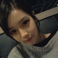 Ψ������qqŮ���⾳ͷ����ɫҶƬ�µ��ڼ�Ů��