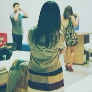 Ψ������qqŮ���⾳ͷ����ɫҶƬ�µ��ڼ�Ů��