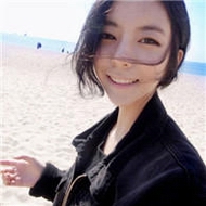 �ټ���������Ů���ڰ�ͷ�����ܿ�������ֻ�ܿ�������