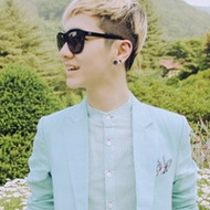 ŷ���ڰ�QQ��������ͷ�񣬲��ֹ���ĸ�������̫������