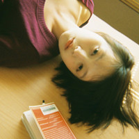 �ഺ�����ɰ�Ů������ͷ��,������΢Ц������ʧ���Լ�