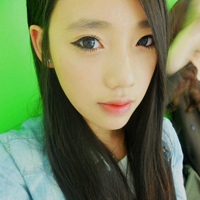 �ഺ�����ɰ�Ů������ͷ��,������΢Ц������ʧ���Լ�