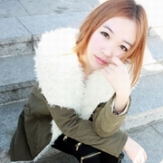 �ഺ�����ɰ�Ů������ͷ��,������΢Ц������ʧ���Լ�