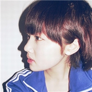 �ഺ�����ɰ�Ů������ͷ��,������΢Ц������ʧ���Լ�