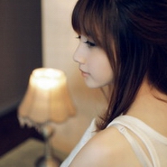 �ഺ�����ɰ�Ů������ͷ��,������΢Ц������ʧ���Լ�