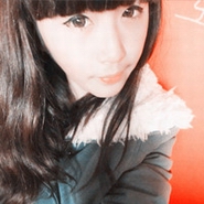 �ഺ�����ɰ�Ů������ͷ��,������΢Ц������ʧ���Լ�